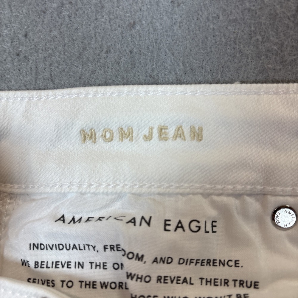 American Eagle Women Size 6 Mom Jean Stretch Regular High Rise White EUC - Picture 9 of 11